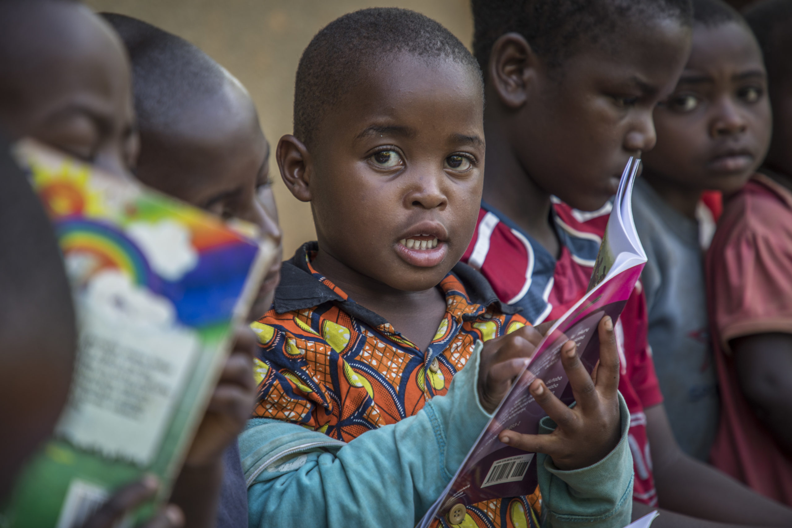 Små børn lærer at læse, Rwanda