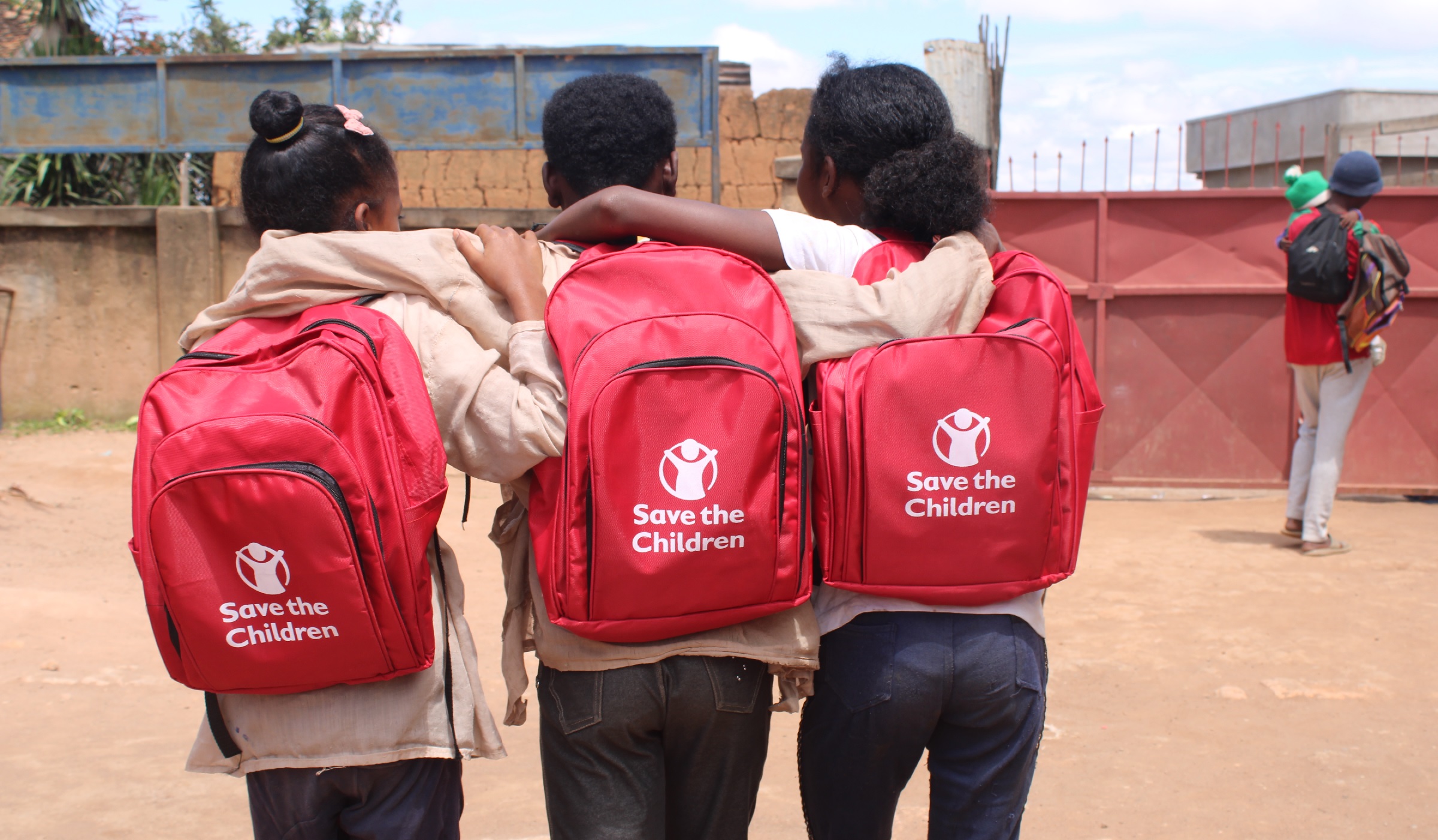 CH1662750_Distribution of school kits in primary schools after the cyclones in Antananarivo.1