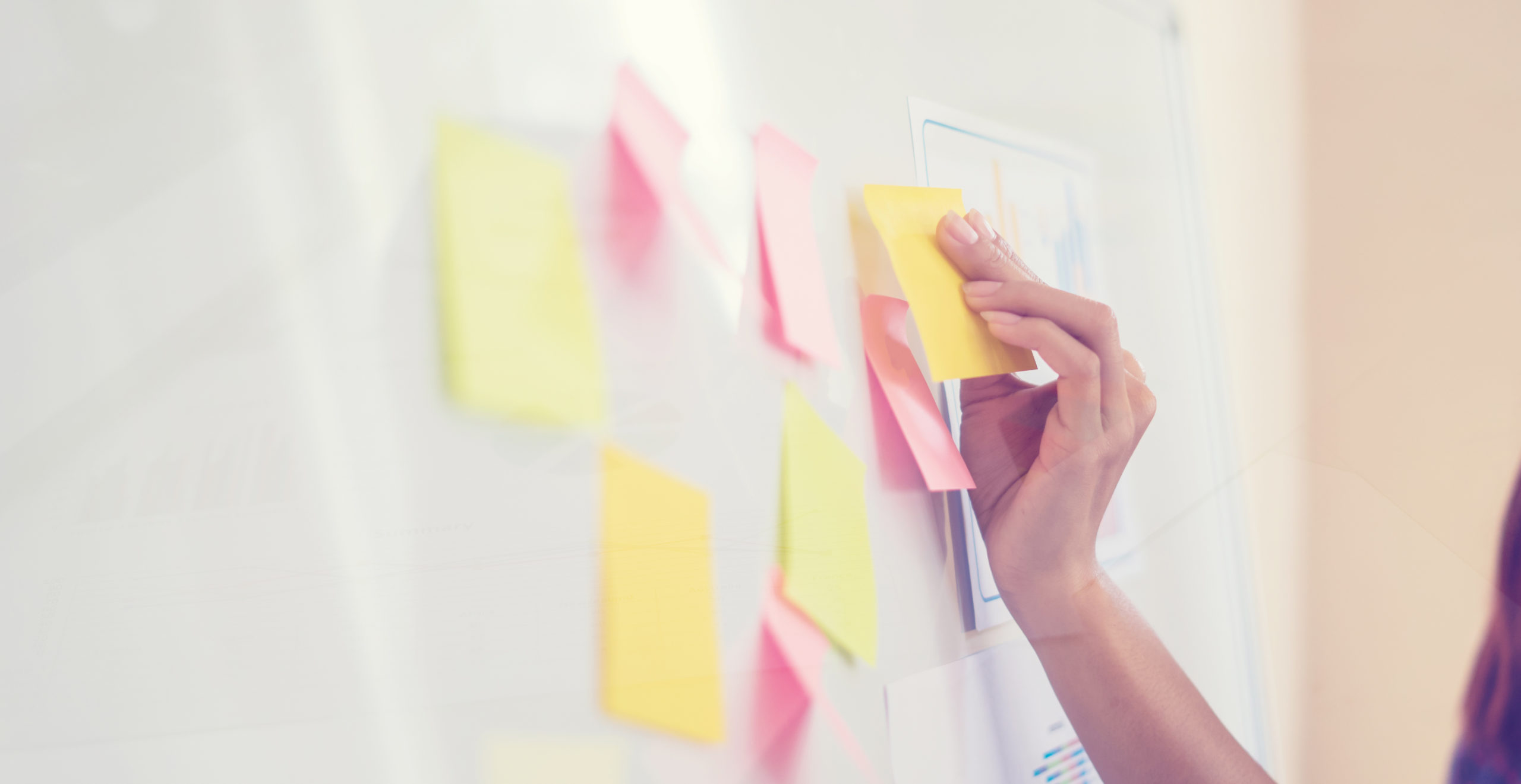 Business,People,Meeting,At,Office,And,Use,Post,It,Notes