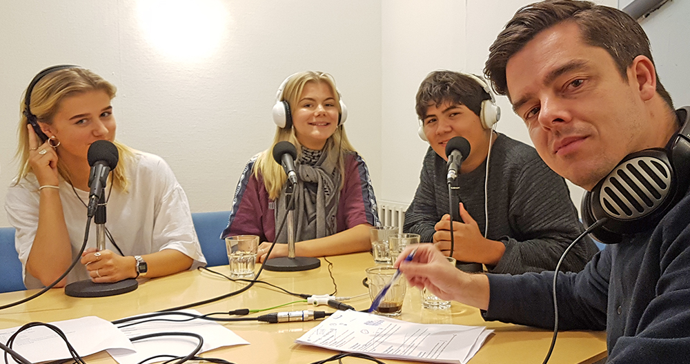 Cecilie, Louis og Emilie fra Gribskov Efterskole og vært Michael Schøt