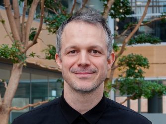 Portrætfoto af Pressechef Laurids Bæk Simonsen