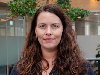 Portrætfoto af Janne Tynell, Direktør for Kommunikation og Politik i Red Barnet