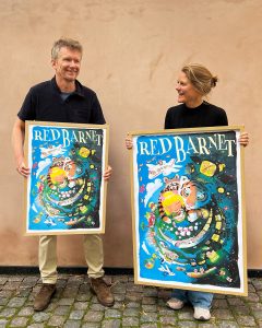 Jens Martin Strid og Johanne Schmidt-Nielsen med plakat